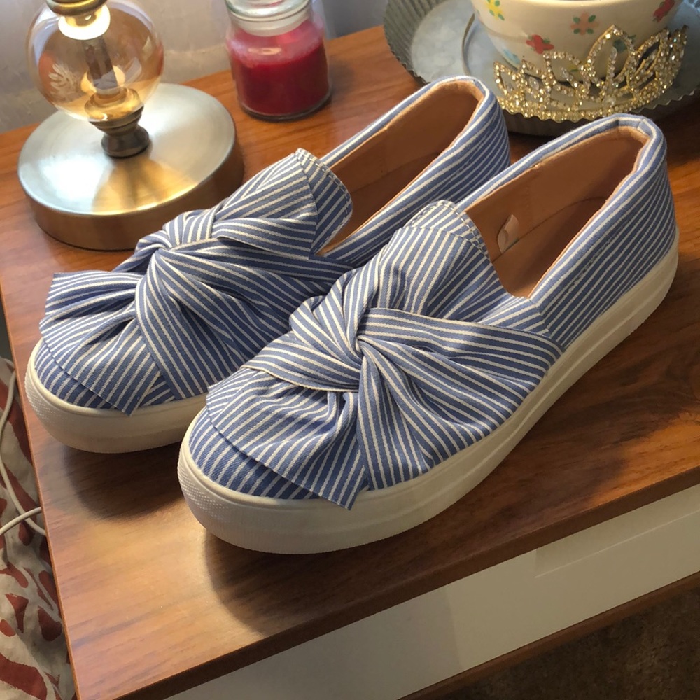 Blue platform sneakers